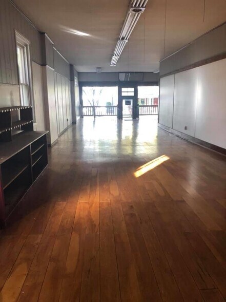 More Photos Of 218 Main St, East Greenville Convenience Store For Lease