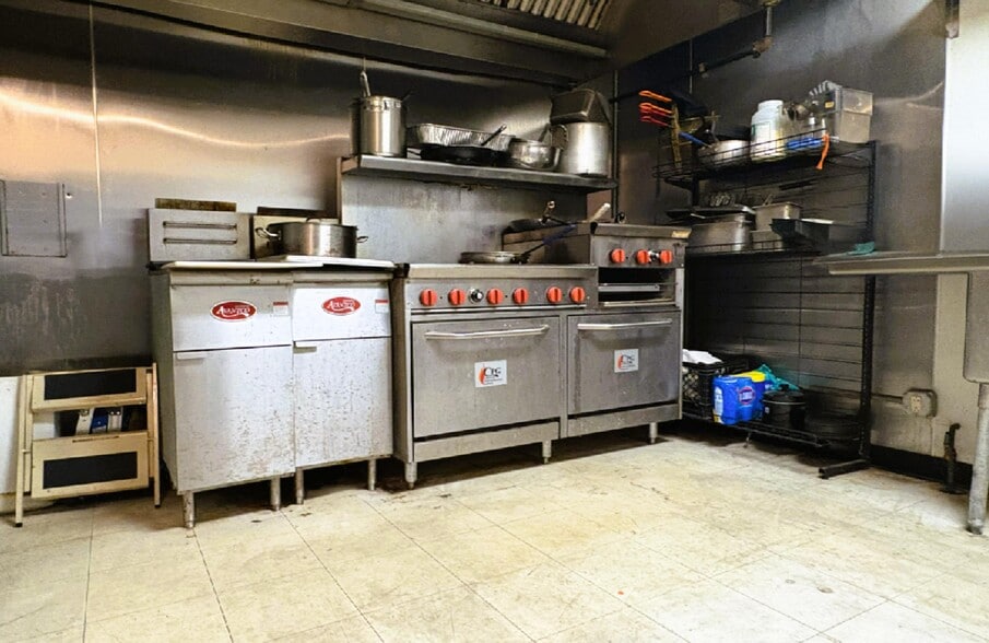More Photos Of 1811 E Carson St, Pittsburgh Bar For Sale