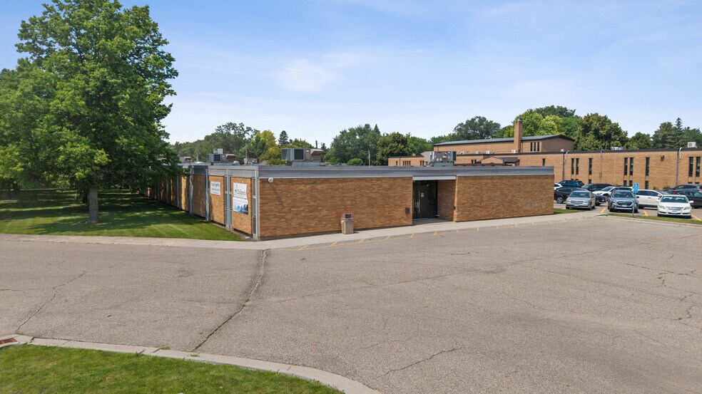 More Photos Of 1110 S 14th St, Moorhead Specialty For Sale