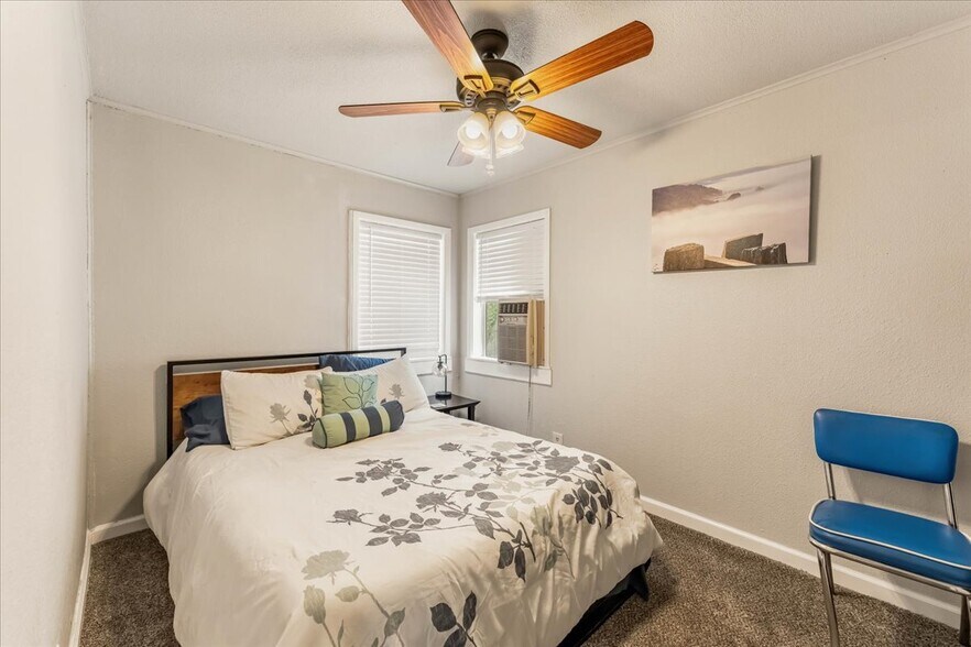 More Photos Of 21375 Main St, Lakehead General Retail For Sale