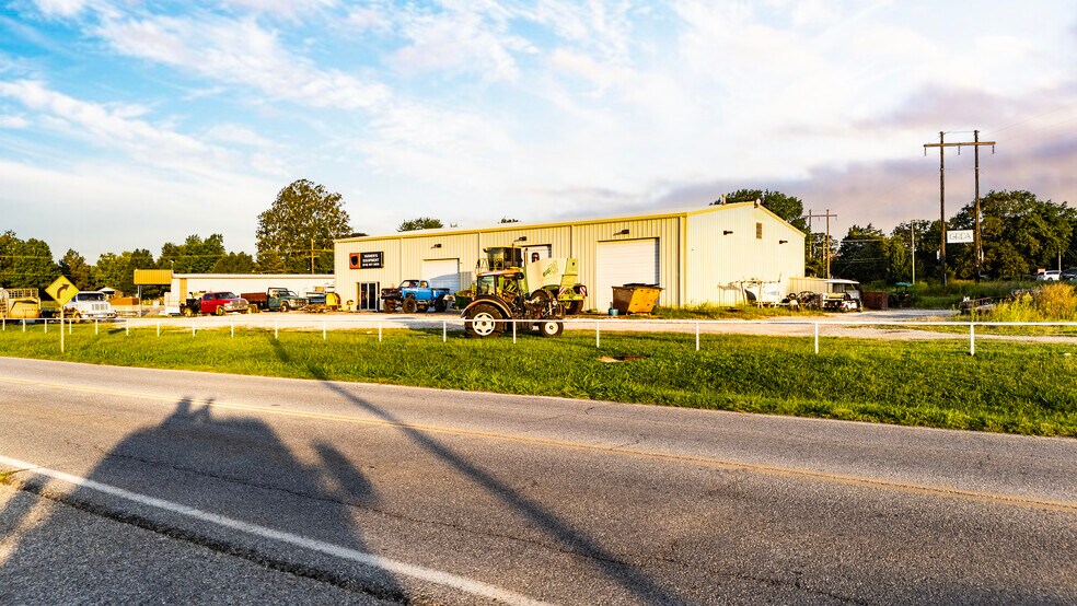 More Photos Of 919 S Roland St, Bristow Distribution For Sale