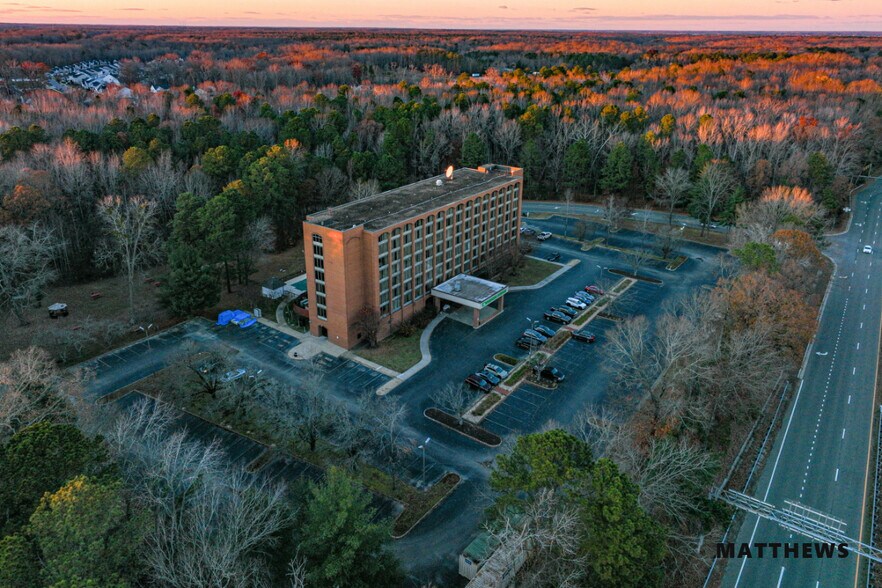 More Photos Of 201 Water Country Pky, Williamsburg Hotel For Sale