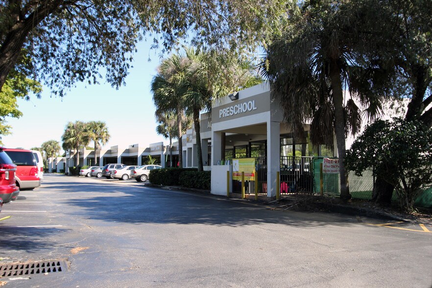 More Photos Of 7108-7162 W McNab Rd, Tamarac Storefront For Lease