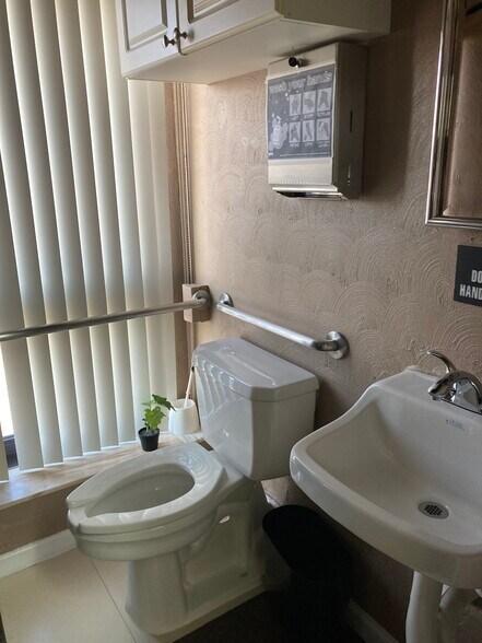 More Photos Of 42-21-42-23 Francis Lewis Blvd, Bayside Medical For Lease