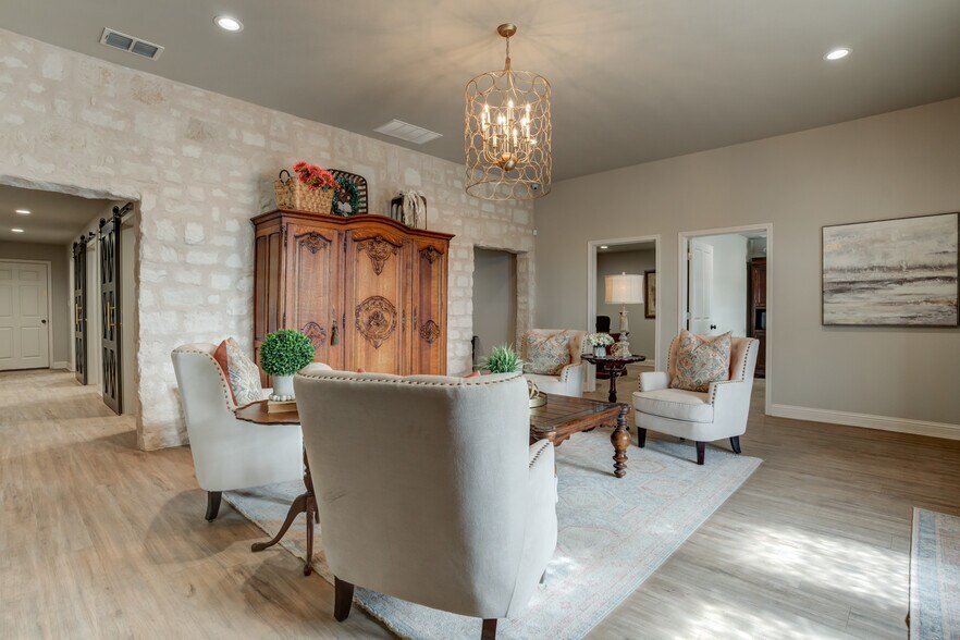 More Photos Of 604 E County Road 7200, Lubbock Office Residential For Sale