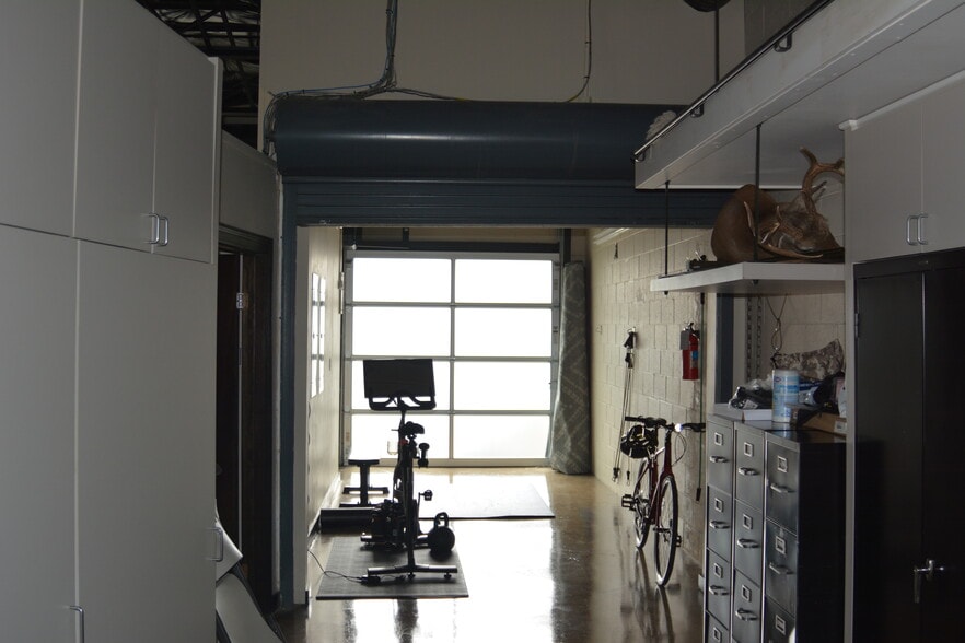 More Photos Of 2336 Farrington St, Dallas Office For Sale