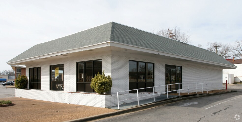 Primary Photo Of 600-647 W Main St, Danville Unknown For Lease