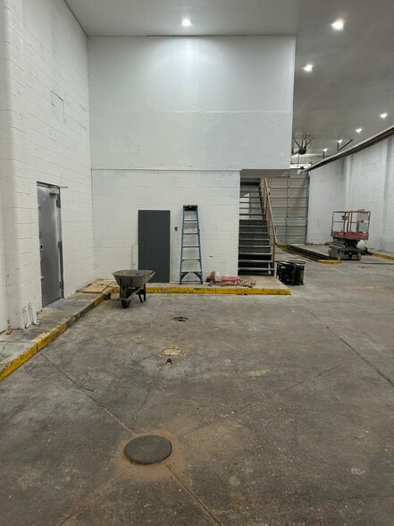 More Photos Of 225 N Highway 91, Summit Service For Lease