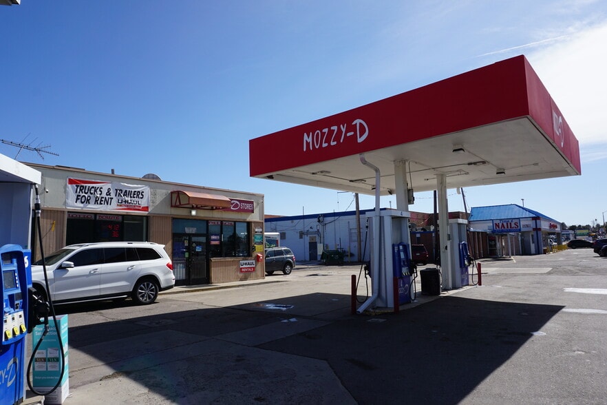More Photos Of 754 Peoria St, Aurora Service Station For Sale