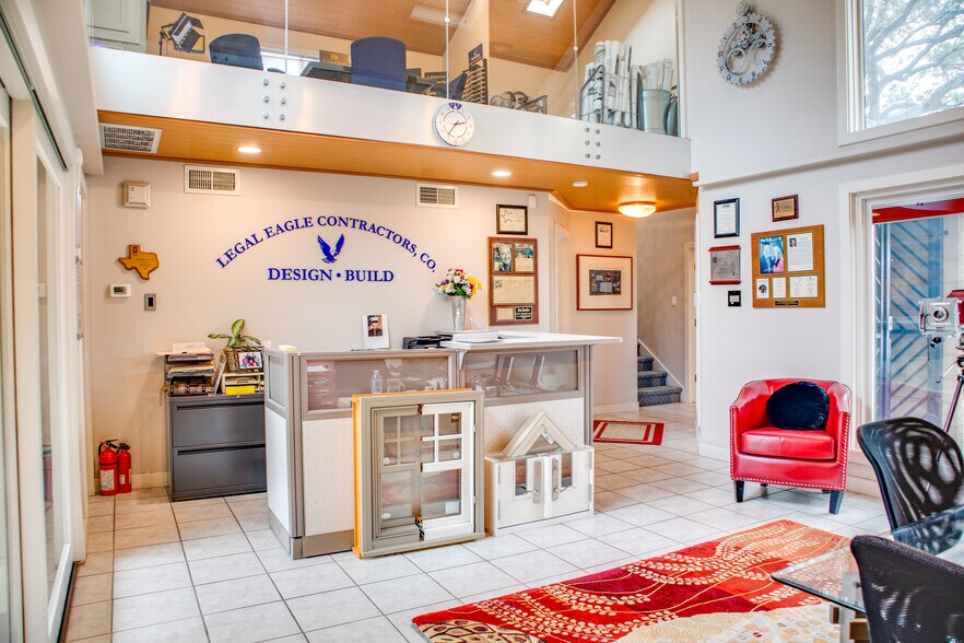 More Photos Of 5008 Locust St, Bellaire Office For Sale