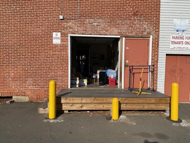 More Photos Of 1 Divinity St, Bristol Storefront Retail Residential For Lease