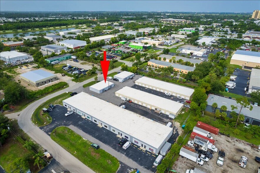 More Photos Of 2231-2235 Bruner Ln, Fort Myers Distribution For Sale