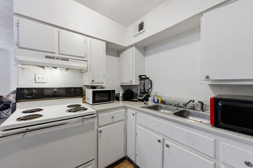More Photos Of 2718 Cleveland St, Dallas Apartments For Sale
