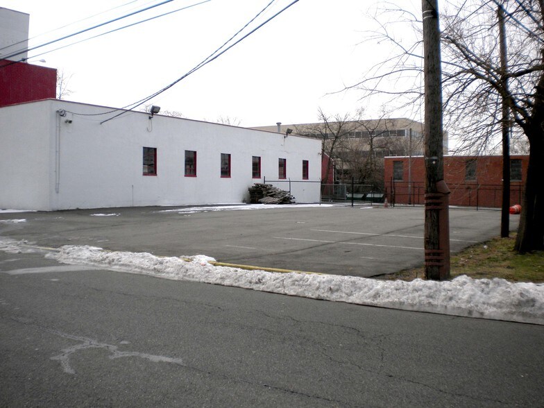 More Photos Of 60 Rockwood Pl, Englewood Auto Dealership For Lease