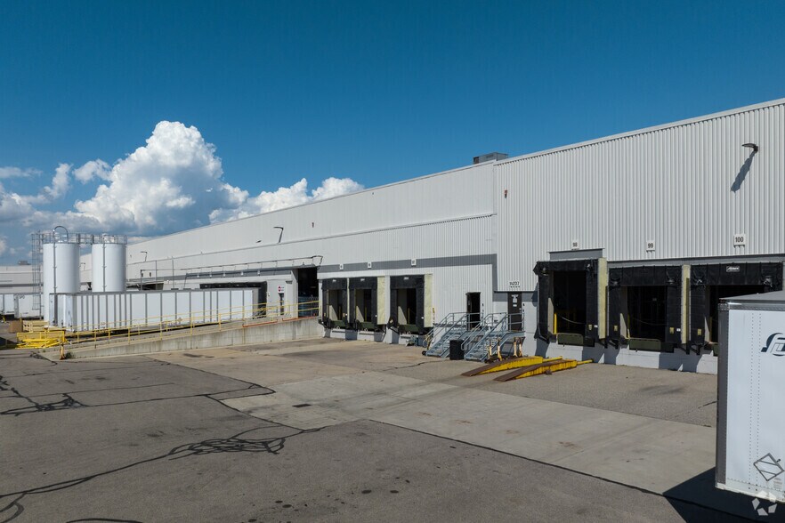 More Photos Of 14235-14325 Frazho Rd, Warren Distribution For Lease