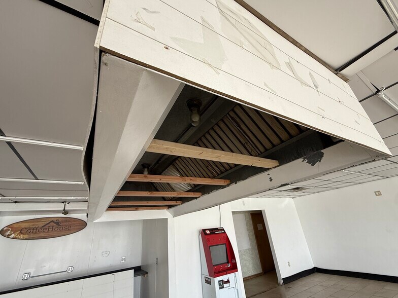 More Photos Of 10430-10434 Northfield Rd, Northfield Freestanding For Lease