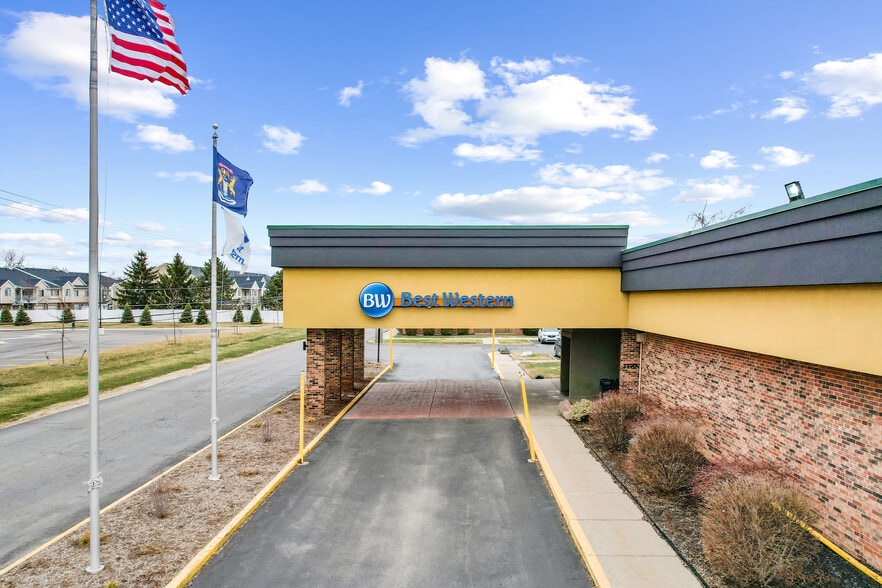 Primary Photo Of 21700 West Rd, Woodhaven Hotel For Sale