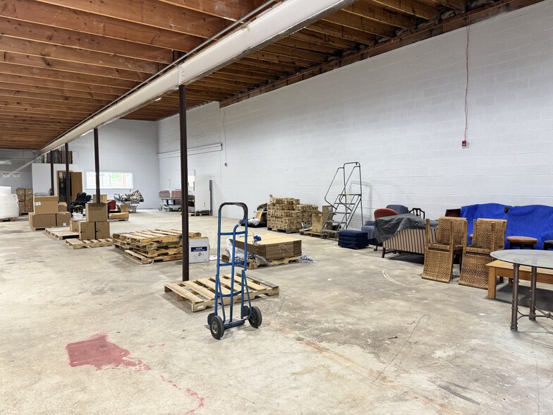 More Photos Of 2222 Mason Ln, Ballwin Showroom For Sale