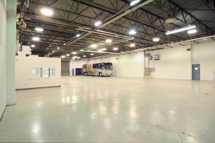 More Photos Of 1301-1371 Saw Mill Run Blvd, Pittsburgh Warehouse For Lease