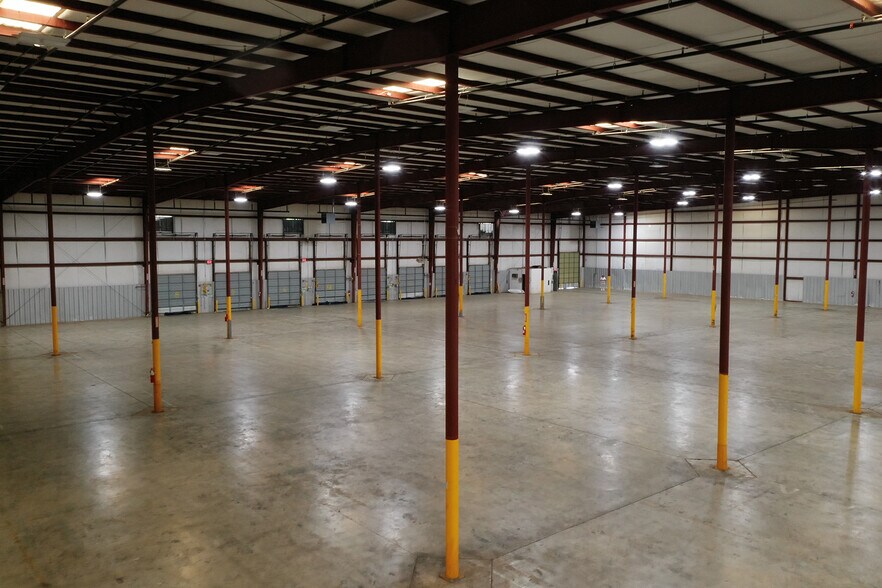 More Photos Of 6240 Clementine Dr, Clemmons Warehouse For Lease
