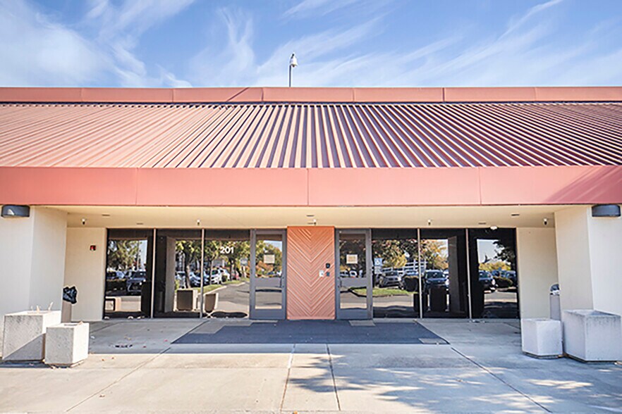 More Photos Of 201 N Sunrise Ave, Roseville Research And Development For Sale