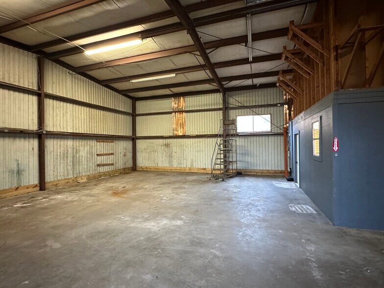 More Photos Of 10202 Mula Cir, Stafford Warehouse For Lease