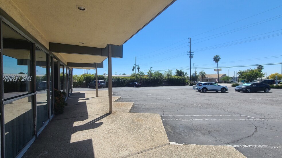 More Photos Of 1350 N Towne Ave, Claremont Unknown For Lease