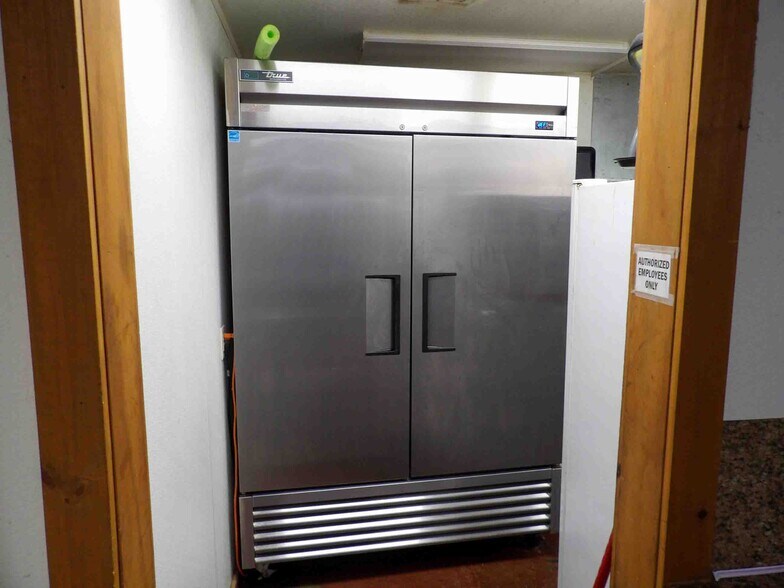 More Photos Of 245971 E Country Rd, Canton Service Station For Sale