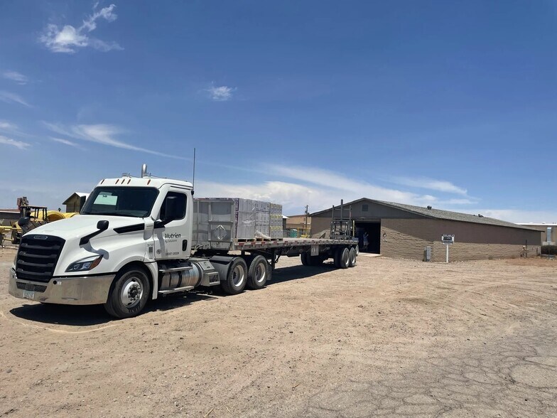 More Photos Of 2 W Service St, Casa Grande Warehouse For Lease