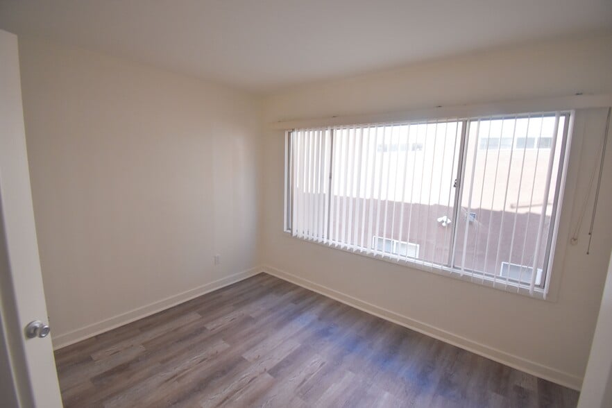 More Photos Of 2010 S Harcourt Ave, Los Angeles Apartments For Sale