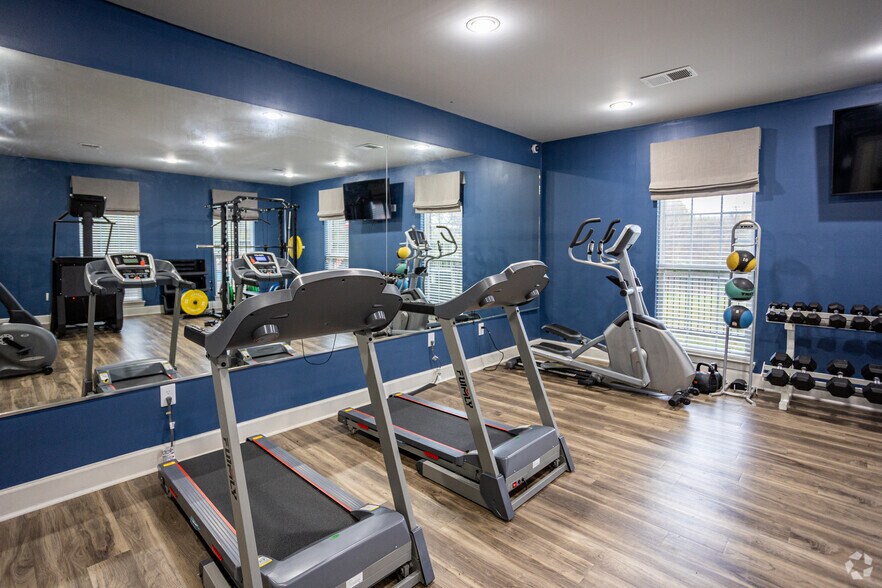 More Photos Of 501 Tiger Way, Knoxville Apartments For Sale