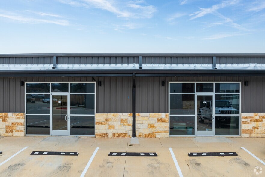 More Photos Of 12800 Anderson Mill Rd, Cedar Park Light Manufacturing For Lease