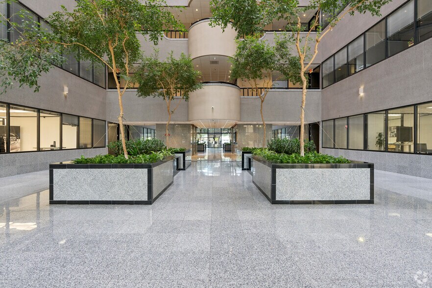 More Photos Of 2825 Wilcrest Dr, Houston Office For Lease
