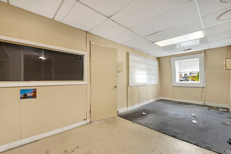 More Photos Of 310 Argonne Rd, Warsaw Warehouse For Sale