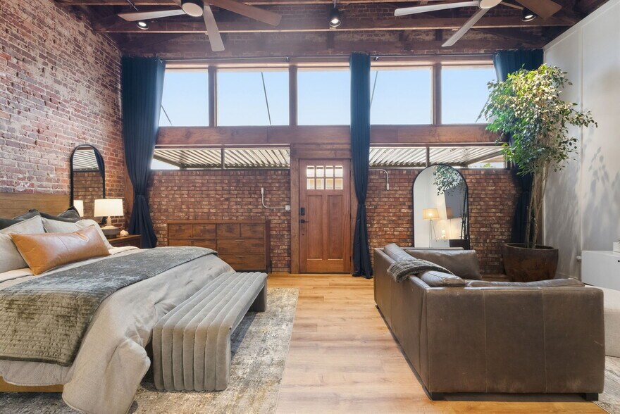More Photos Of 103 W Duval St, Troup Freestanding For Sale