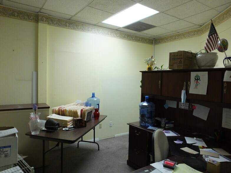 More Photos Of 44143-44147 20th St W, Lancaster Medical For Lease