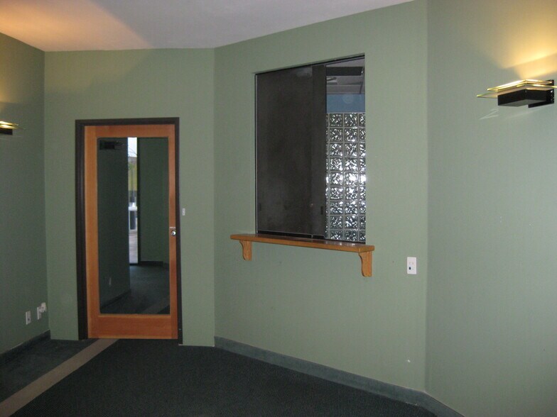 More Photos Of 3599 Cahuenga Blvd W, Los Angeles Office For Lease