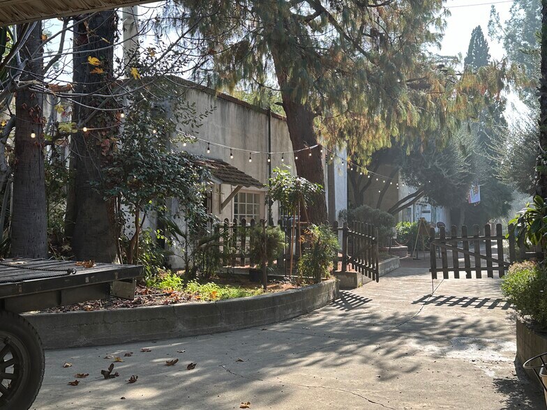 More Photos Of 315 E 4th St, Ontario Flex For Sale