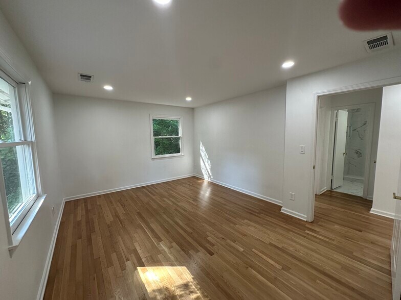 More Photos Of 3717 Chamblee Dunwoody Rd, Atlanta Medical For Lease