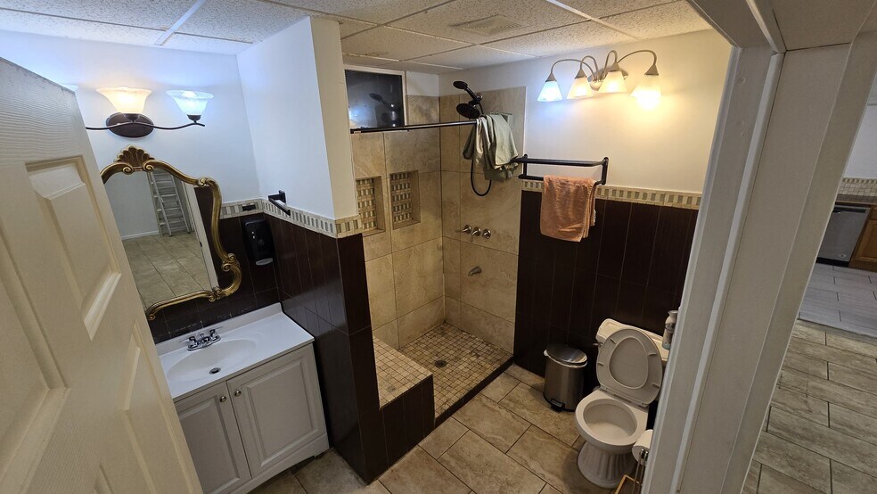 More Photos Of 748 NE Lawrence St, Marietta Office For Sale