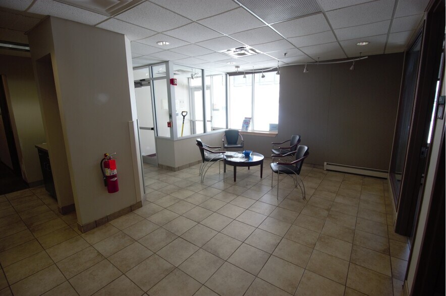 More Photos Of 77 Ridgeland Rd, Rochester Research And Development For Sale