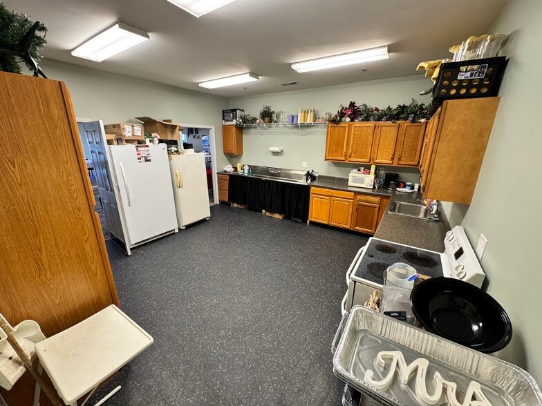 More Photos Of 6208 Crestwood Sta, Crestwood Medical For Lease