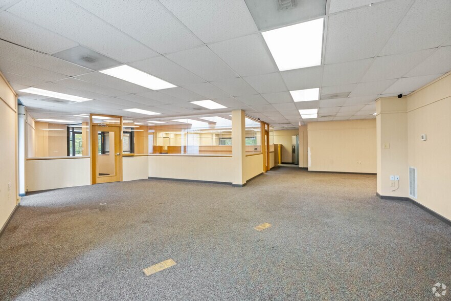 More Photos Of 9412 Livingston Rd, Fort Washington Bank For Lease