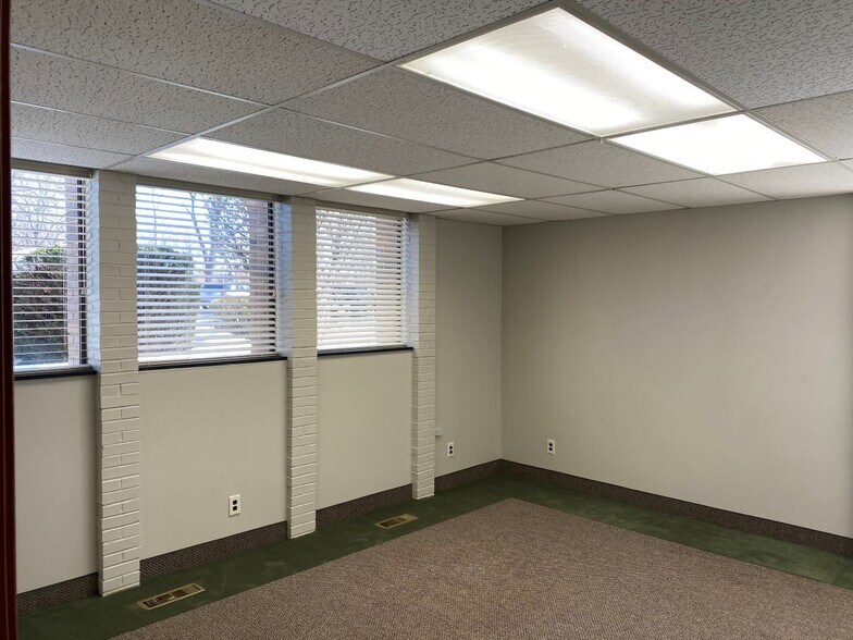 More Photos Of 1500 44th St SE, Grand Rapids Medical For Lease