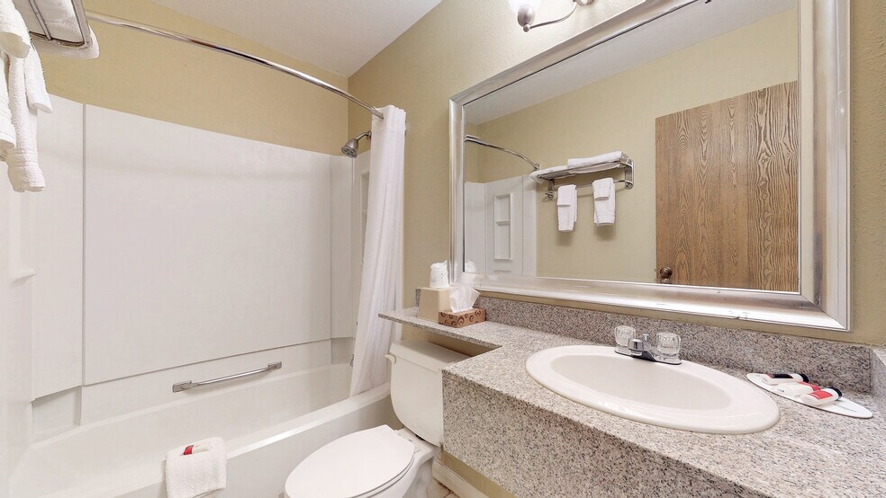 More Photos Of 6 Traders Cir, Normal Hotel For Sale