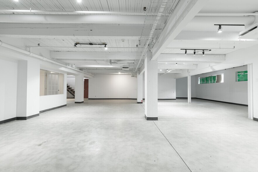 More Photos Of 4215 Rue D'iberville, Montréal Office For Lease