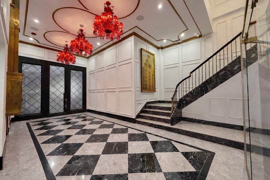 More Photos Of 28 N Saginaw St, Pontiac Office For Lease