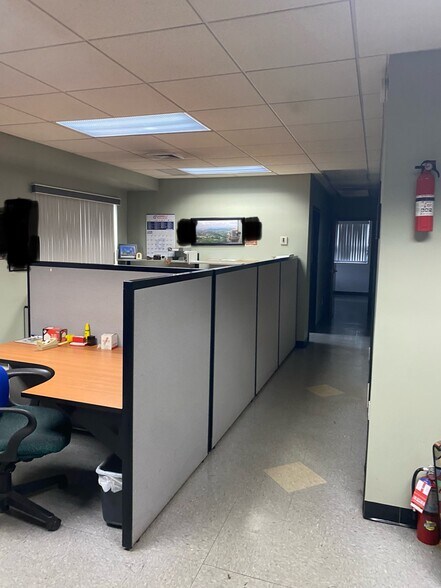 More Photos Of 15011 Guinzberg Rd, Jamaica Warehouse For Lease