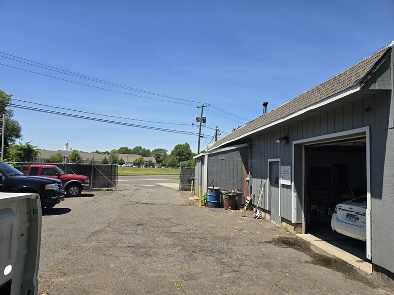 More Photos Of 200 Main St, East Hartford Auto Repair For Sale