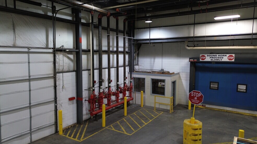 More Photos Of 2415 N Highway 81, Anderson Manufacturing For Lease